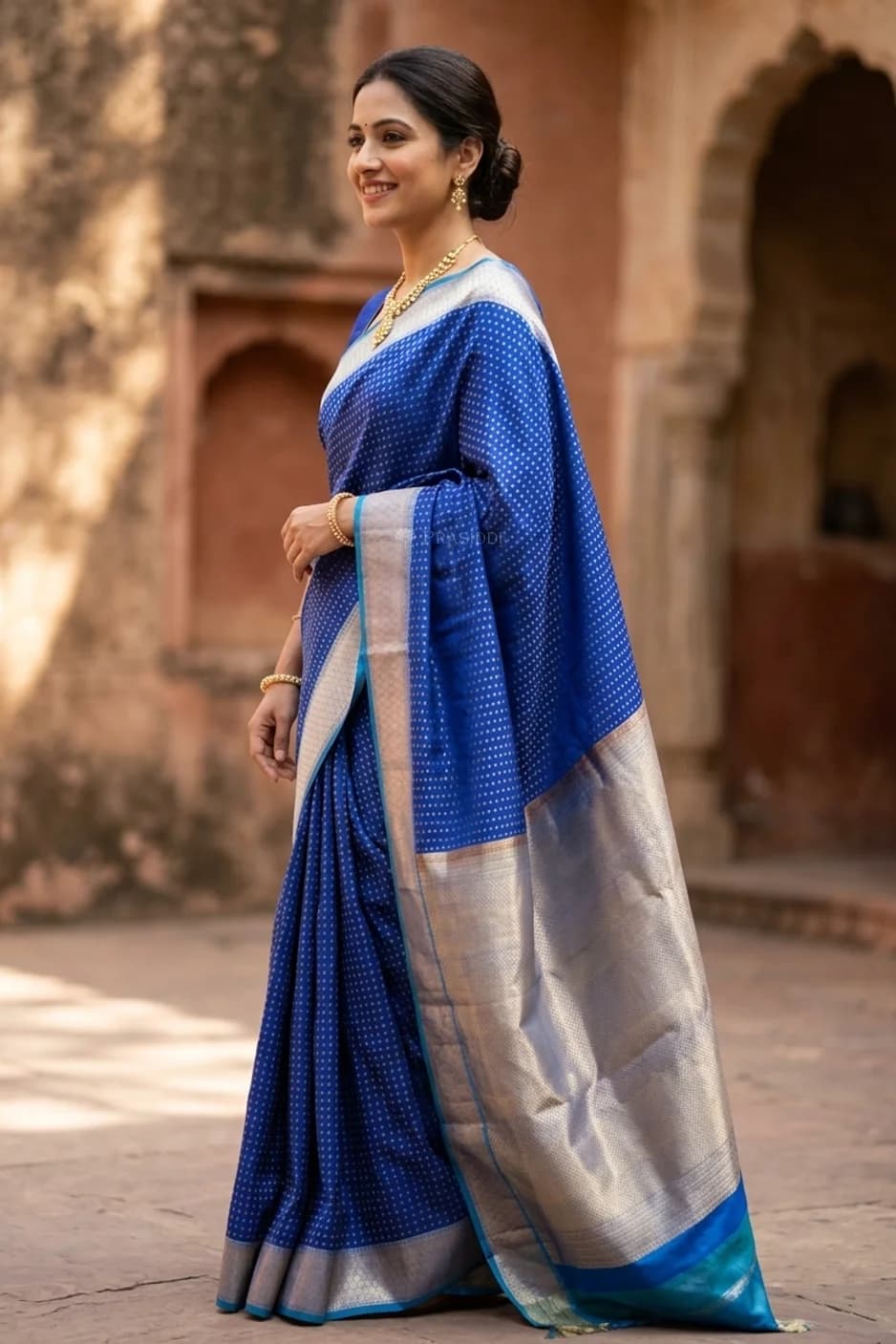 Royal Blue Silk Saree with Butti Design and Slate Blue Contrast Border – Display Image