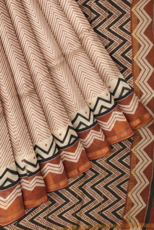 Cream and Maroon Chanderi Silk Cotton Saree K0194012221 4 Pleats and Pallu