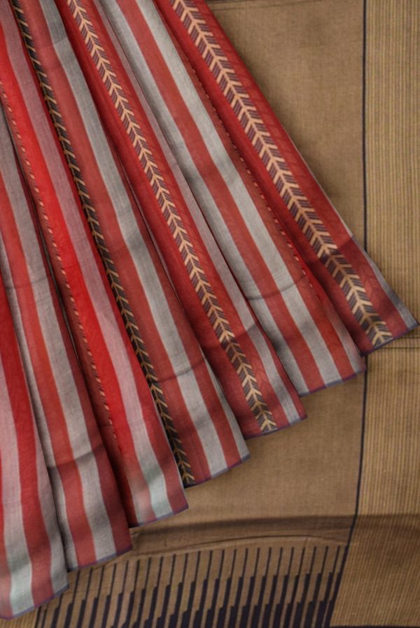 Maroon and Dark Blue Handloom Cotton Saree J0458110706 4 Pleats and Pallu
